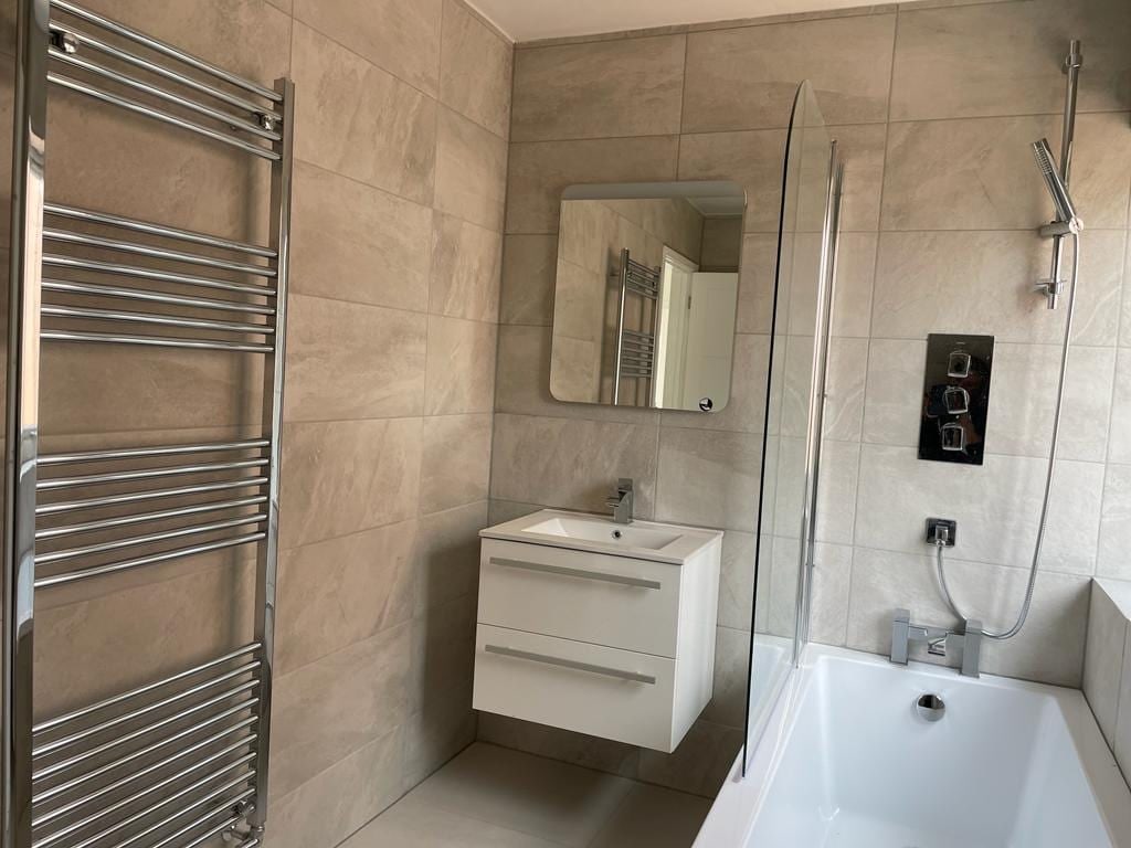Ensuite bathroom in a completed Oxford loft conversion